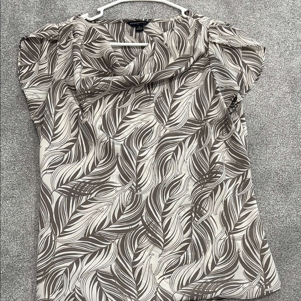 Banana Republic Gray Graphic Sailor Collar Blouse
